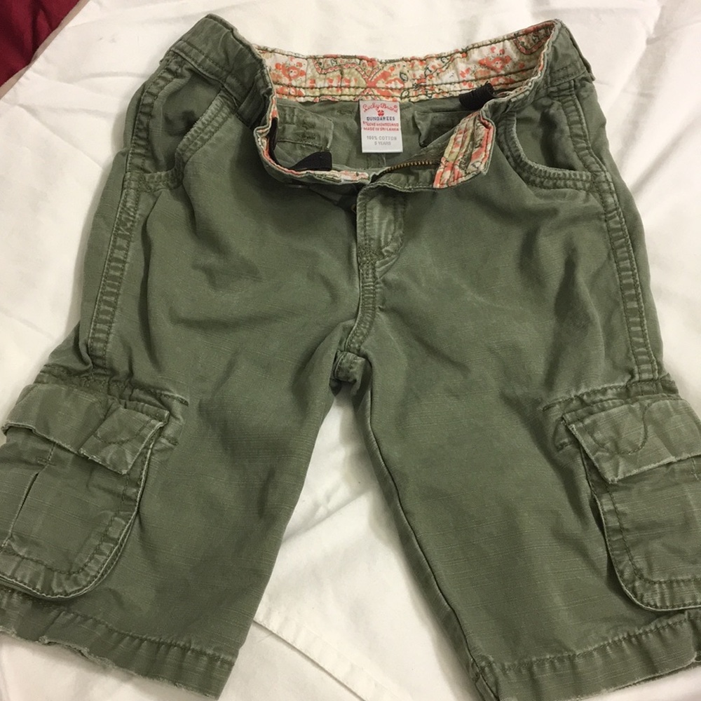Lucky Girls olive cropped cargos (5)